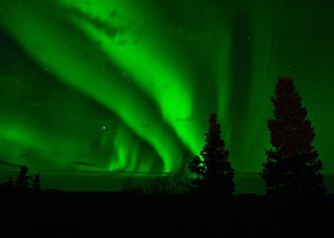 PHOTOS : Des aurores boréales spectaculaires illuminent le ciel français de jeudi à vendredi