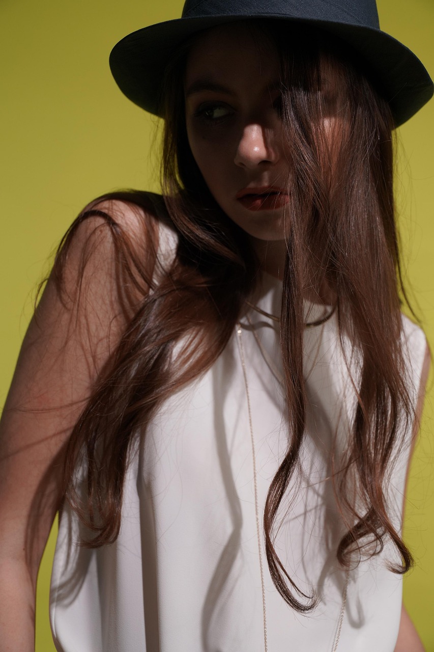 découvrez les enjeux et conséquences du discours de haine à travers notre analyse approfondie. apprenez comment il affecte nos sociétés et les moyens de l'éradiquer pour promouvoir la tolérance et le respect entre les individus.