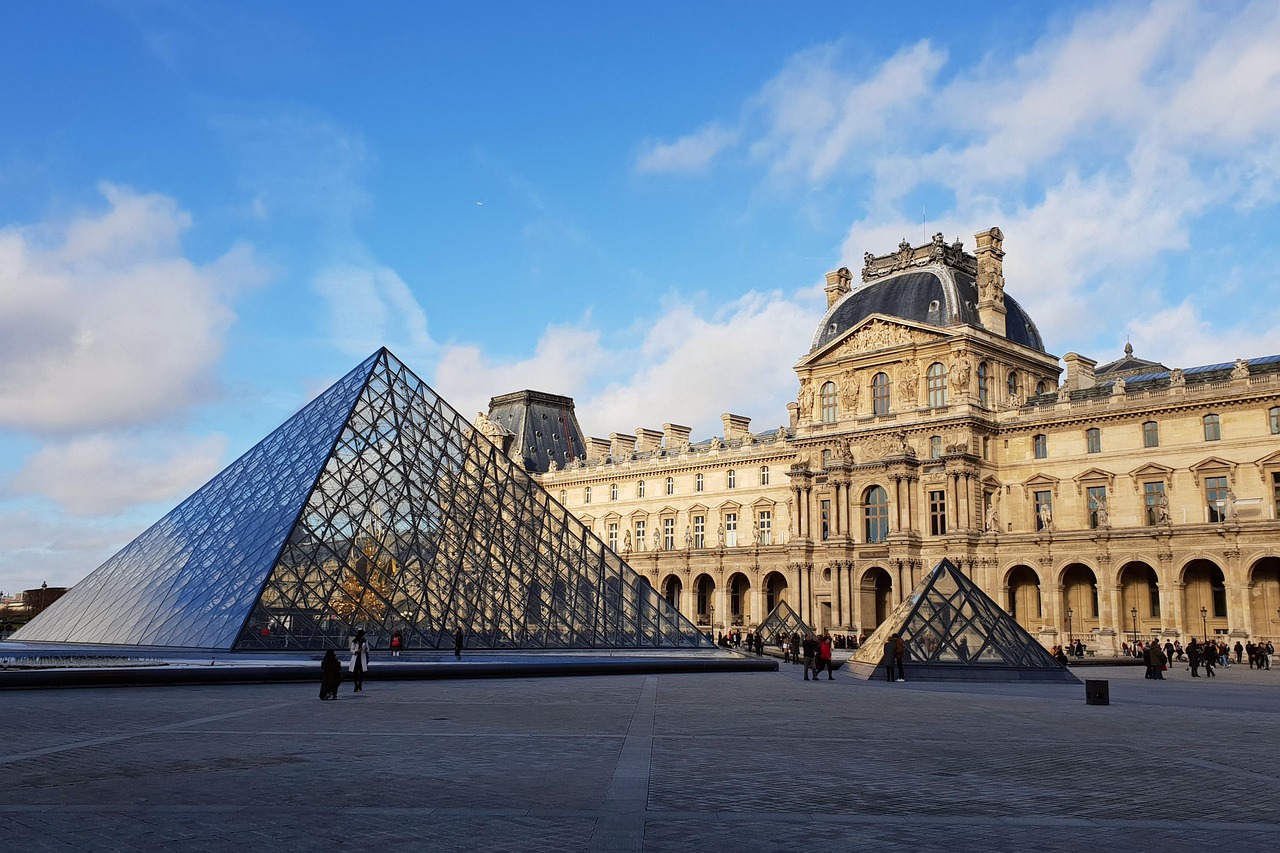 Sécurité en péril : le rapport de la Cour des comptes met en lumière les faiblesses du musée du Louvre après un cambriolage